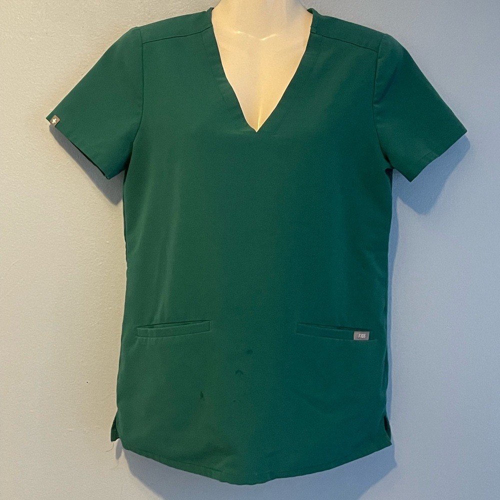 Figs scrub top